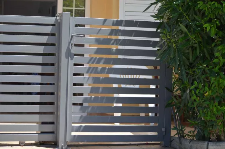 Installer un portillon pour séparer son jardin de celui de son voisin, Meaux, SB Elagage